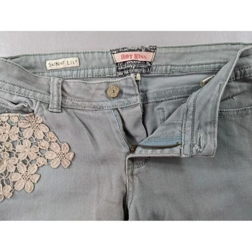 Y2K Hot Kiss Skinny Lily Jeans Womens Sz 7 Light Green Floral Embroider Stretch